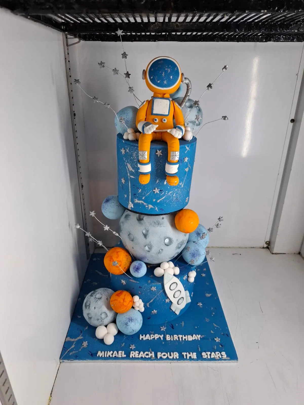 Astronaut Space Theme Fondant Cake - Cake Art Academy portfolio Pakistan