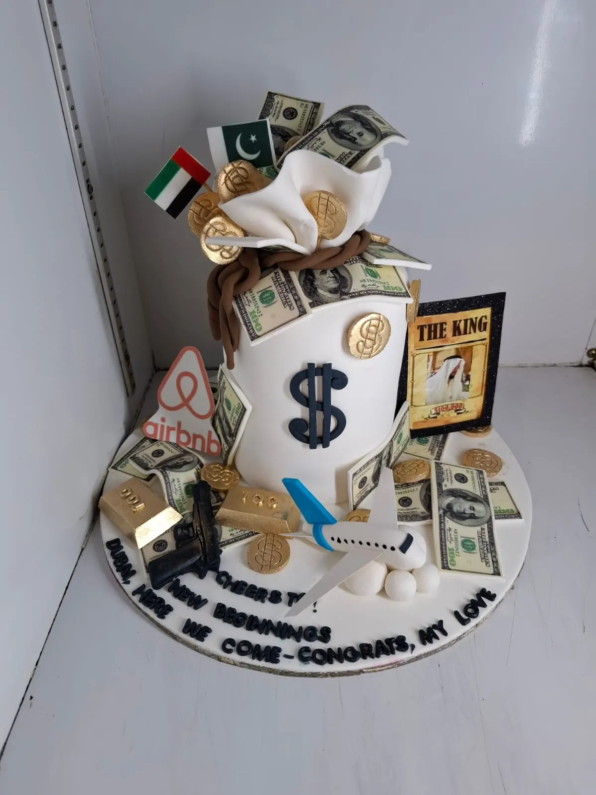 Money Theme Luxury Fondant Cake - Cake Art Academy portfolio Pakistan